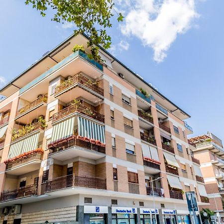 Bbhome Penthouse Bright And Elegant Metro Conca D'Oro روما المظهر الخارجي الصورة